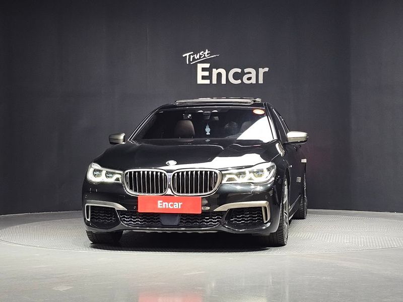 2017 BMW 7 Series M760Li xDrive photo 3