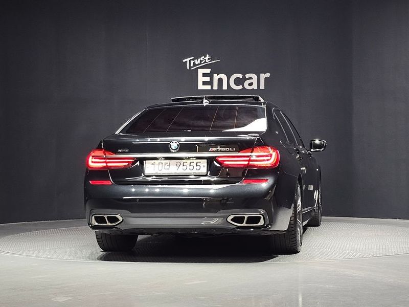 2017 BMW 7 Series M760Li xDrive photo 4