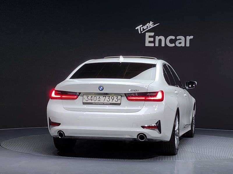 2020 BMW 3 Series 320i Luxury photo 4