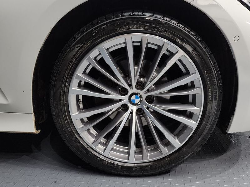 2020 BMW 3 Series 320i Luxury photo 5
