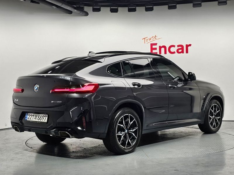 2022 BMW X4 xDrive20i M Sport photo 2