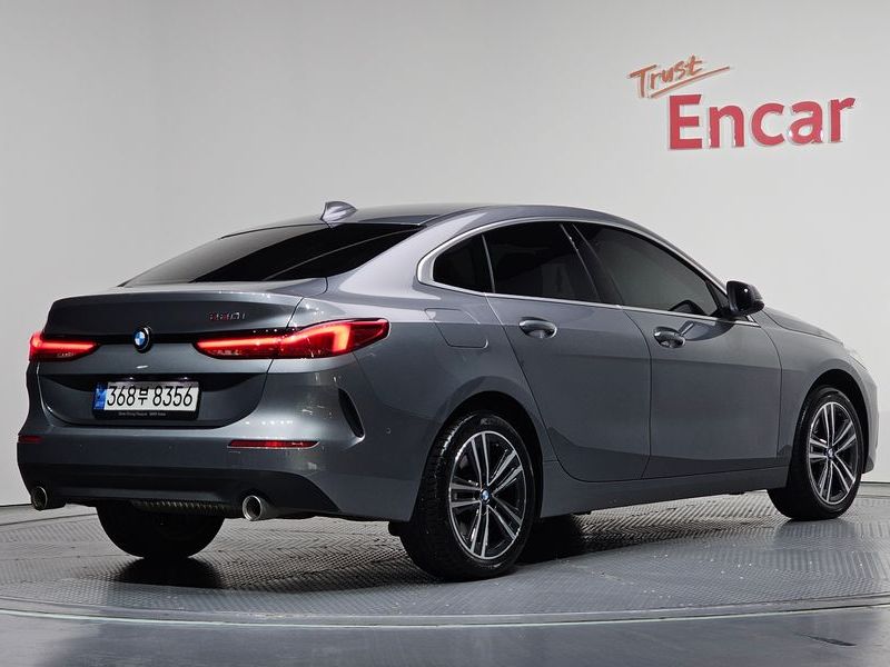 2022 BMW 2 Series 220i Advantage photo 2