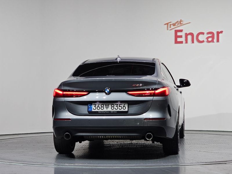 2022 BMW 2 Series 220i Advantage photo 4