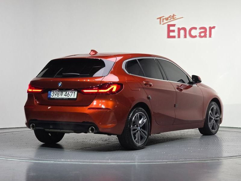 2021 BMW 1 Series 118d Sport photo 2