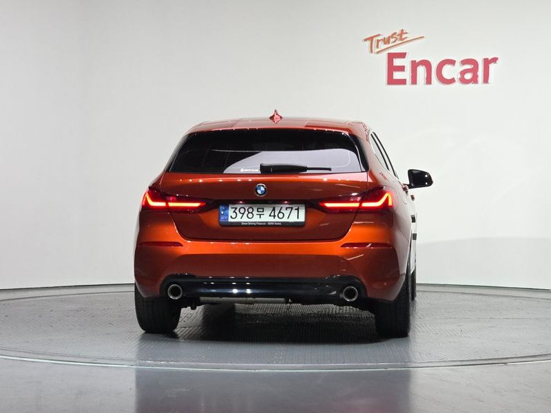 2021 BMW 1 Series 118d Sport photo 4