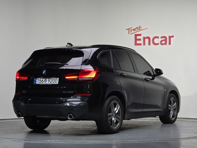 2022 BMW X1 xDrive 20i M Sport photo 2