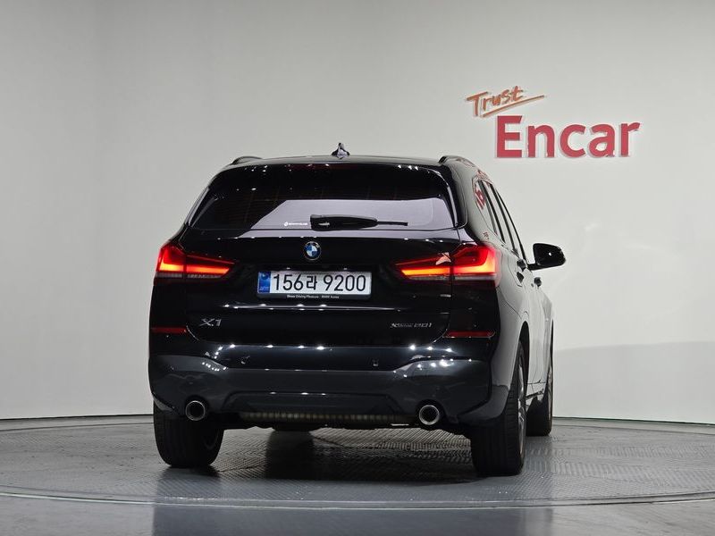 2022 BMW X1 xDrive 20i M Sport photo 4