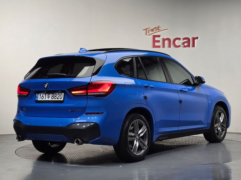 2021 BMW X1 xDrive 20i M Sport photo 2