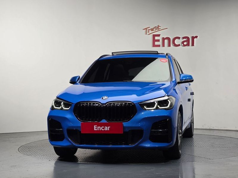 2021 BMW X1 xDrive 20i M Sport photo 3