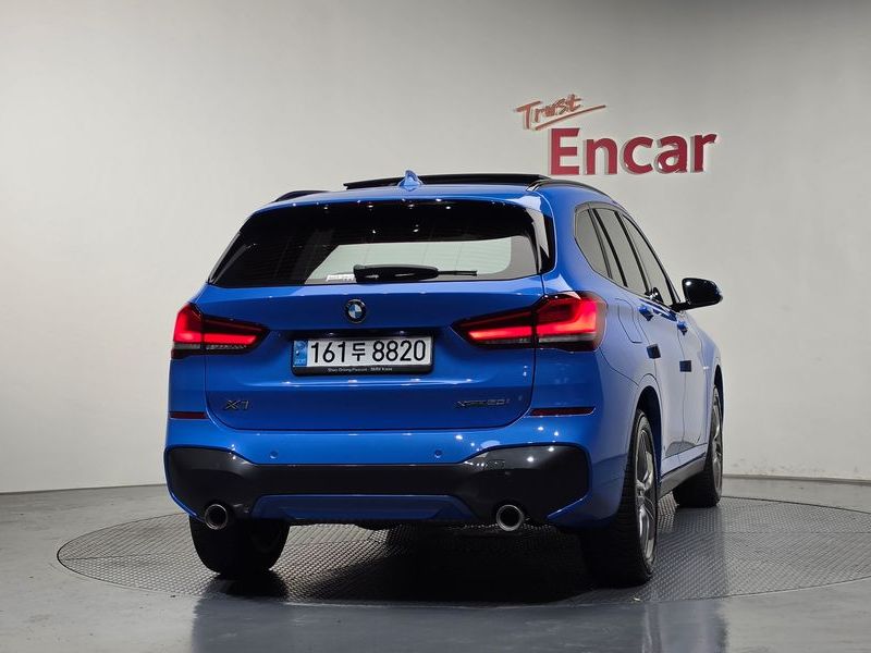 2021 BMW X1 xDrive 20i M Sport photo 4
