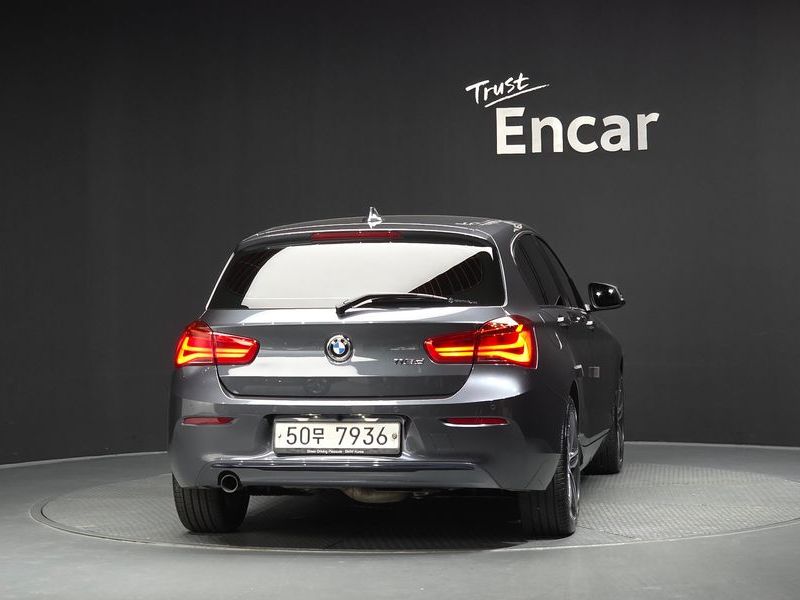 2019 BMW 1 Series 118d Sport 5Door photo 4