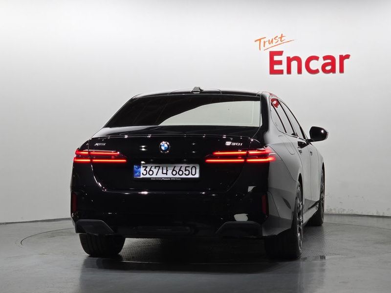 2026 BMW 5 Series 530i xDrive M Sport Pro Special Edition photo 4