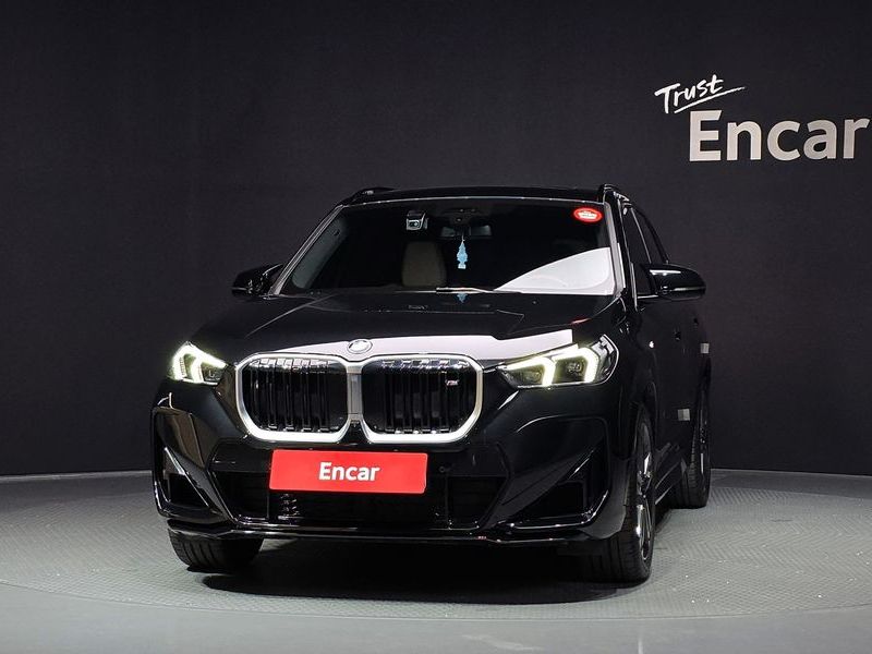 2025 BMW X1 M35i xDrive photo 3