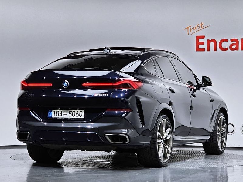 2021 BMW X6 M50i photo 2