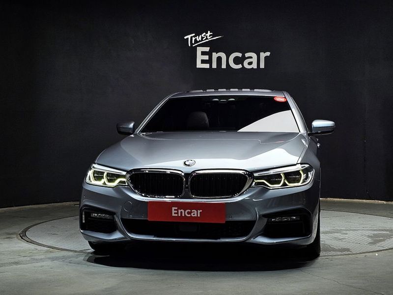 2020 BMW 5 Series 530i M Sport Package Plus photo 3