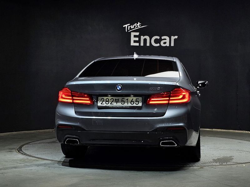 2020 BMW 5 Series 530i M Sport Package Plus photo 4