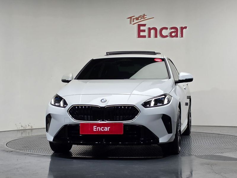 2025 BMW 2 Series 220 M Sport photo 3