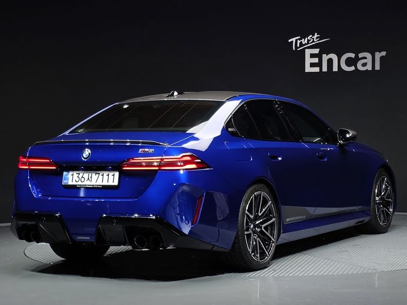 2026 BMW M5 Sedan photo 2
