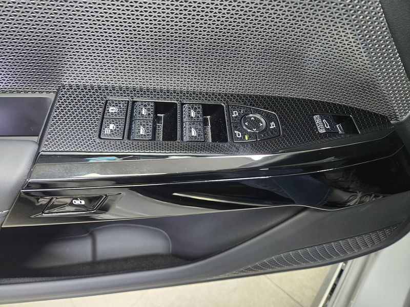 2026 BMW 7 Series 740d xDrive M Sport photo 5