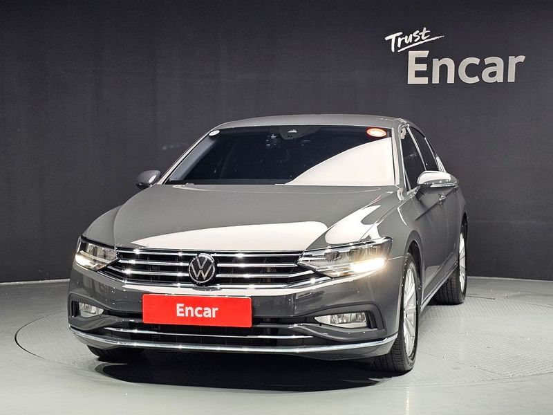 2021 Volkswagen Passat 2.0 TDI Premium photo 3