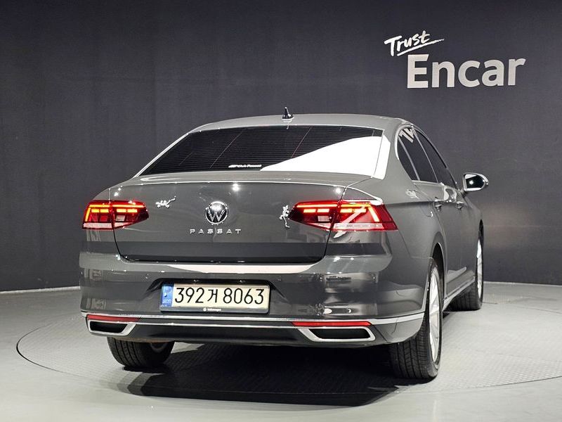 2021 Volkswagen Passat 2.0 TDI Premium photo 4