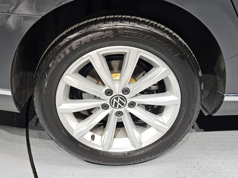2021 Volkswagen Passat 2.0 TDI Premium photo 5