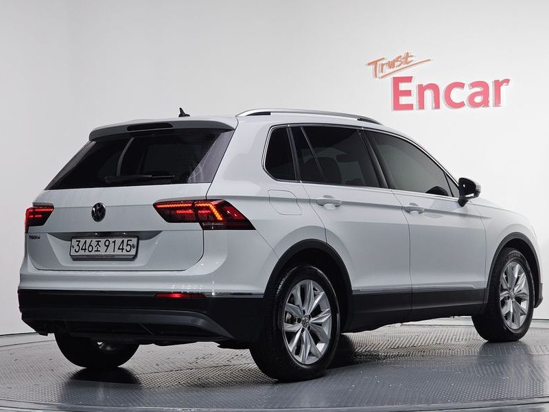 2020 Volkswagen Tiguan 2.0 TDI Premium photo 2
