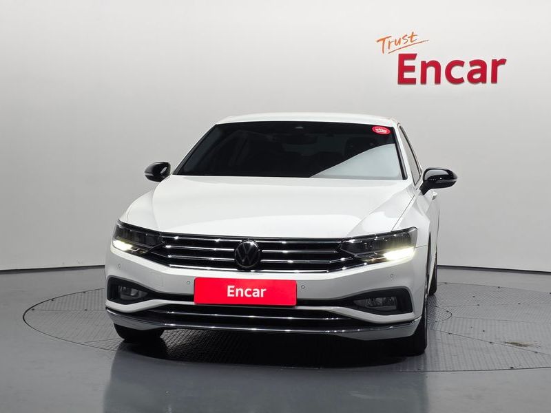 2022 Volkswagen Passat 2.0 TDI Premium photo 3