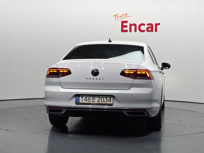 2022 Volkswagen Passat 2.0 TDI Premium photo 4