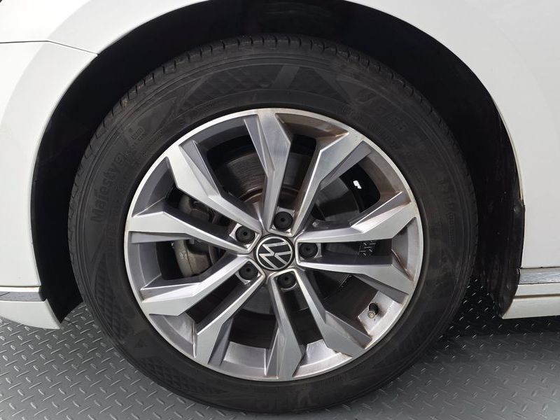 2022 Volkswagen Passat 2.0 TDI Premium photo 5