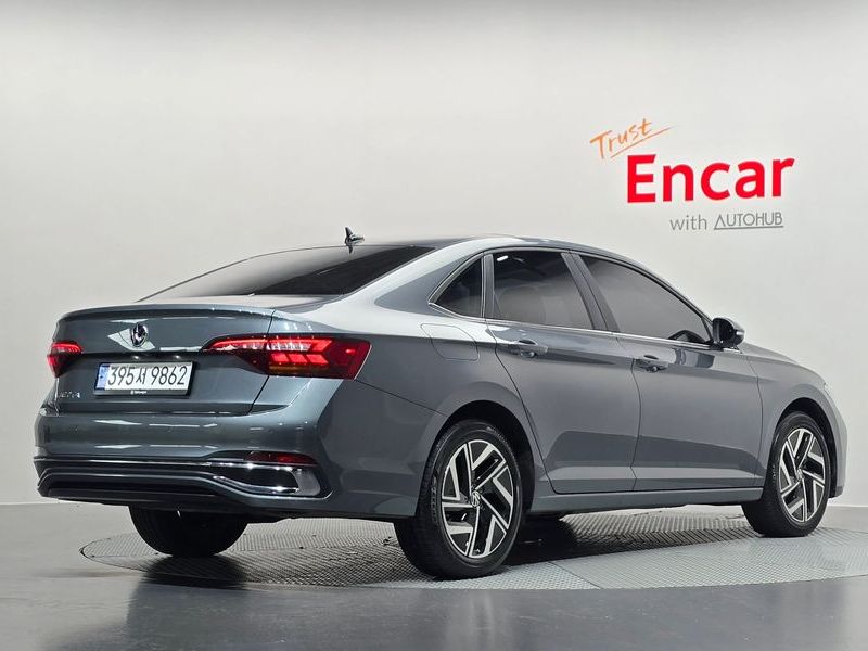 2023 Volkswagen Jetta 1.5 TSI Prestige photo 2