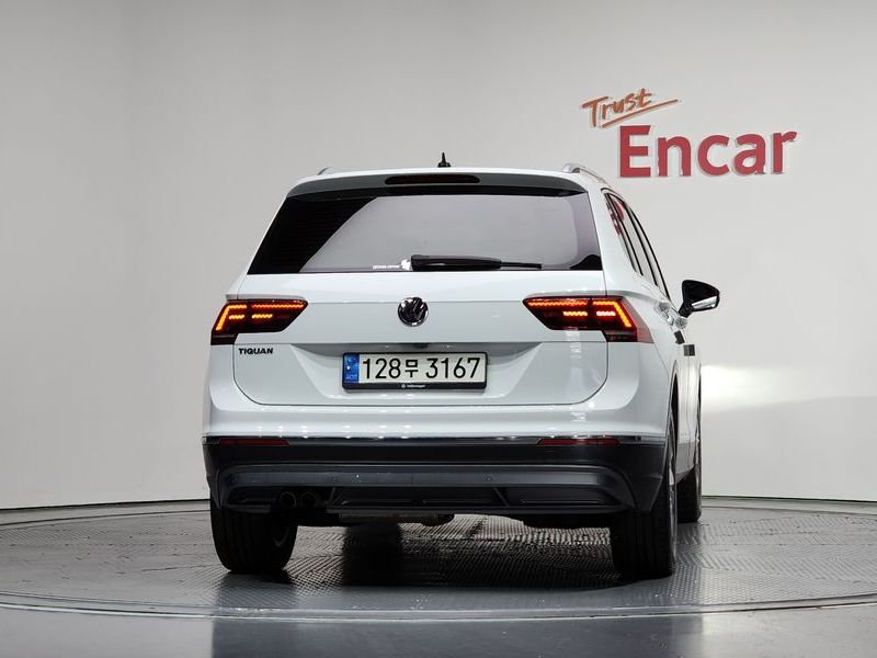 2020 Volkswagen Tiguan 2.0 TDI Premium photo 4