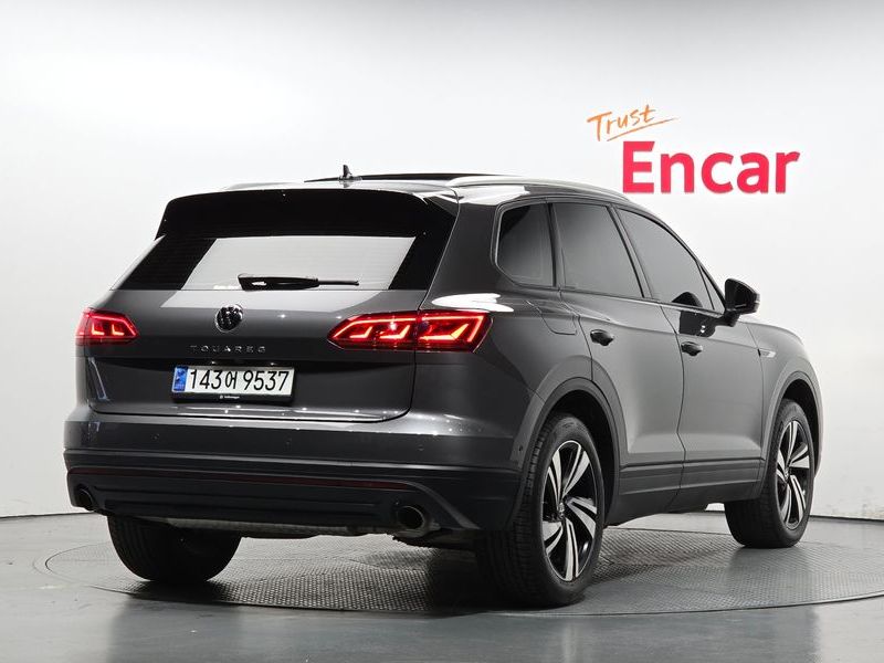 2023 Volkswagen Touareg 3.0 TDI Premium photo 2