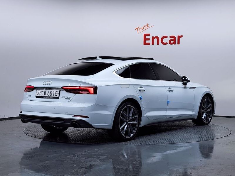 2019 Audi A5 45 TFSI Quattro Premium Sportback photo 2