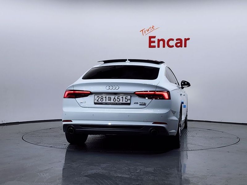 2019 Audi A5 45 TFSI Quattro Premium Sportback photo 4
