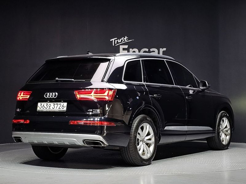 2019 Audi Q7 45 TFSI Quattro photo 2