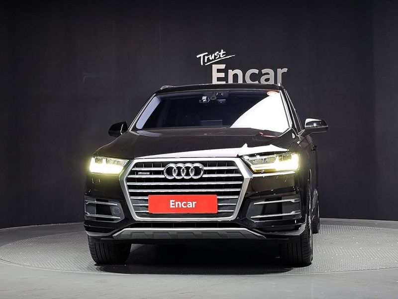 2019 Audi Q7 45 TFSI Quattro photo 3