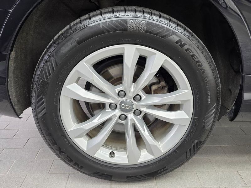 2019 Audi Q7 45 TFSI Quattro photo 5