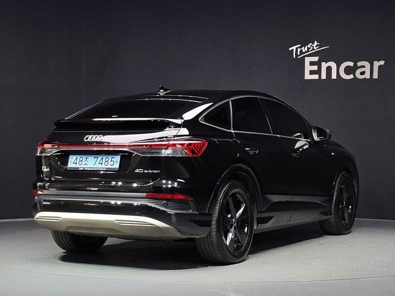 2022 Audi e-tron 40 Sportback photo 2