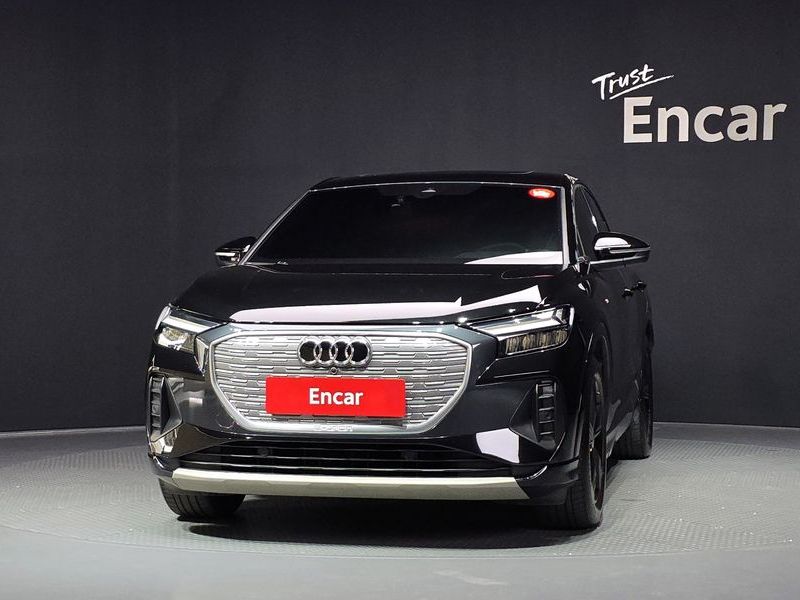 2022 Audi e-tron 40 Sportback photo 3