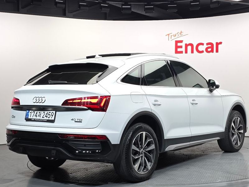 2021 Audi Q5 40 TDI Quattro Sportback photo 2