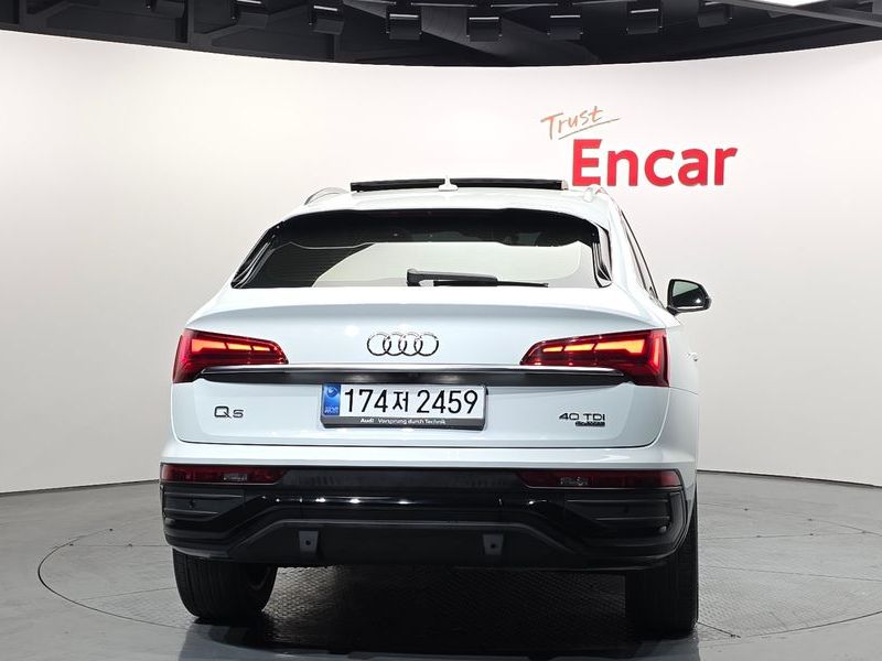 2021 Audi Q5 40 TDI Quattro Sportback photo 4