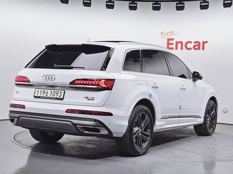 2021 Audi Q7 45 TDI Quattro Premium photo 2