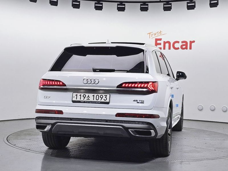 2021 Audi Q7 45 TDI Quattro Premium photo 4