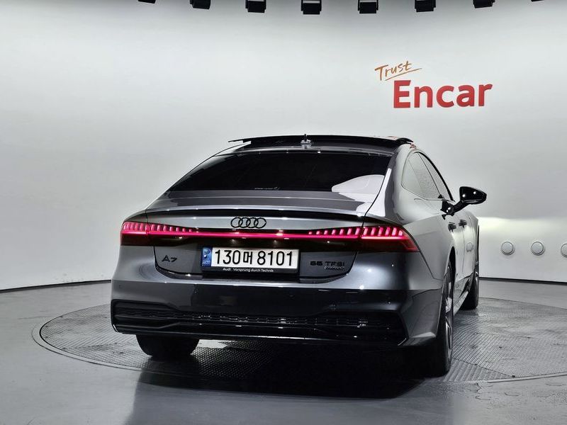2022 Audi A7 55 TFSI Quattro Premium photo 4