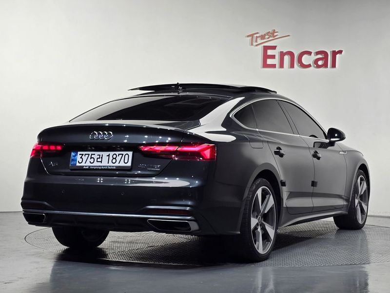 2021 Audi A5 40 TFSI Quattro Sportback photo 2