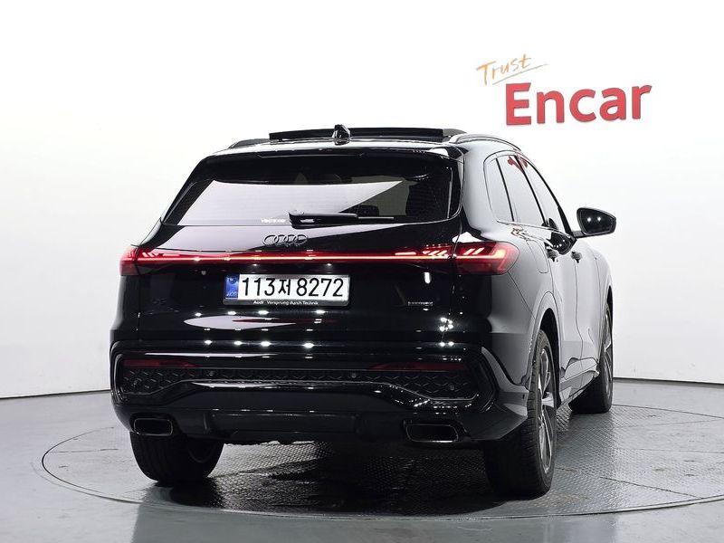 2025 Audi Q5 45 TFSI Quattro S line photo 4