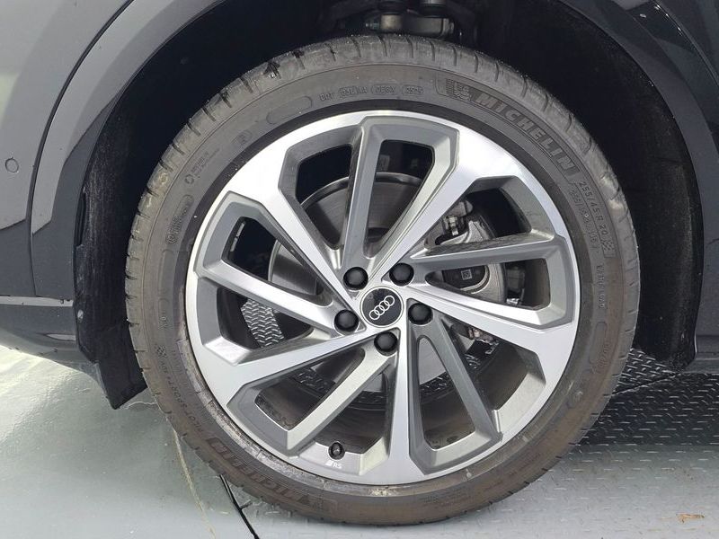 2025 Audi Q5 45 TFSI Quattro S line photo 5