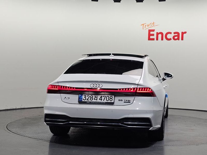 2021 Audi A7 55 TFSI Quattro Premium photo 4