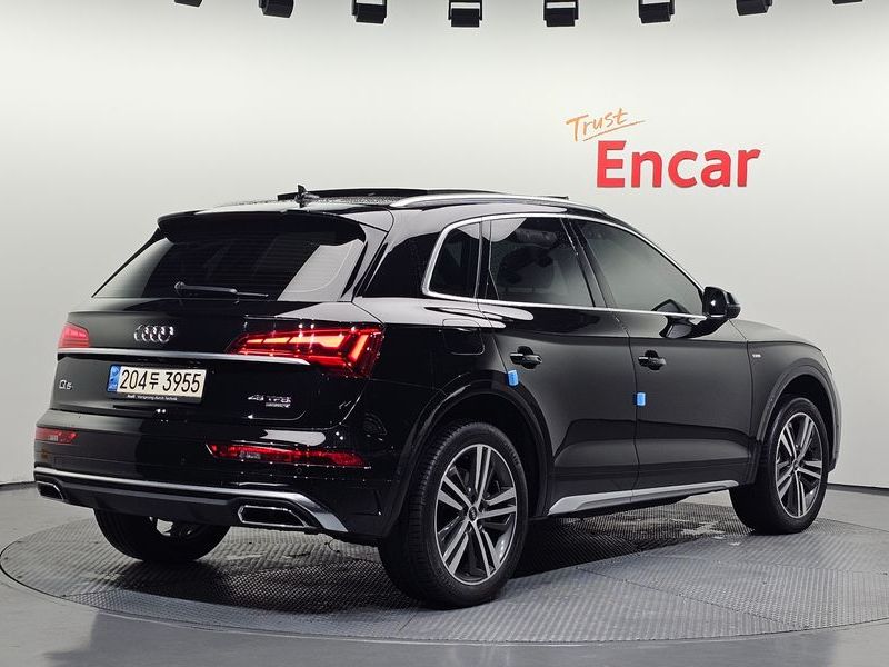 2021 Audi Q5 45 TFSI Quattro Premium photo 2